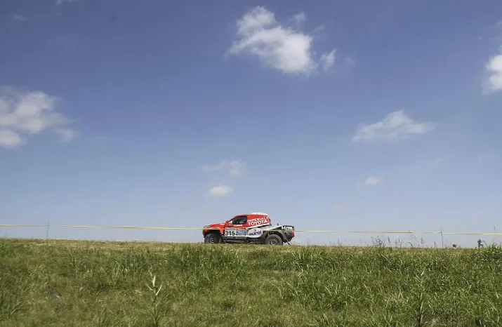 ten brinke mikt op top 5 in woestijnrally