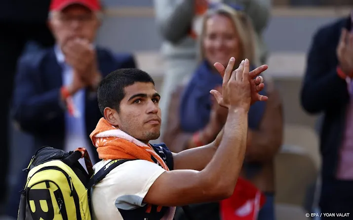 tennisser alcaraz meldt zich af voor grastoernooi queens