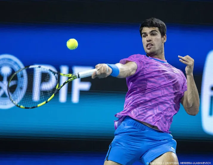 tennisser alcaraz meldt zich af voor toernooi van barcelona