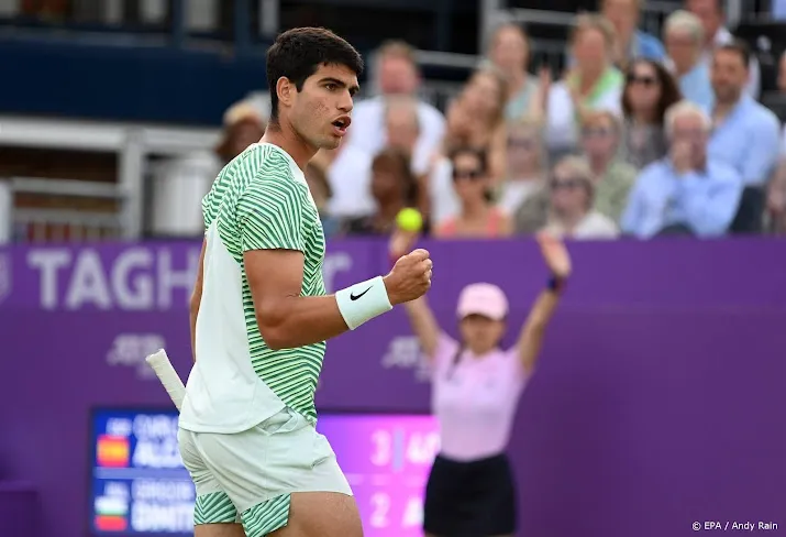 tennisser alcaraz voor het eerst naar halve finales op gras
