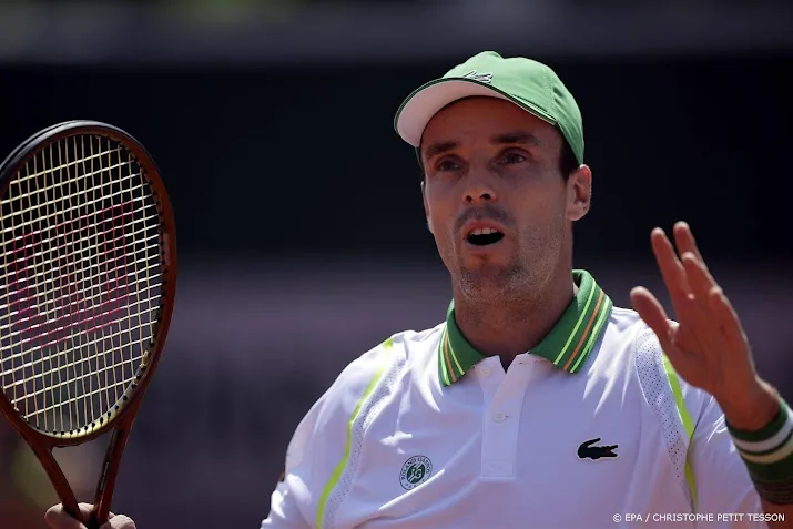 tennisser bautista agut verrast medvedev in grastoernooi halle