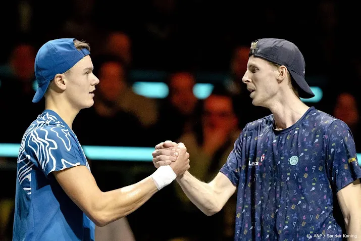 tennisser brouwer ziet rune opgeven en is kwartfinalist rotterdam