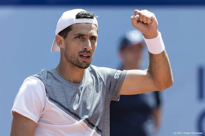 tennisser cachin plaatst zich in gstaad voor eerste atp finale