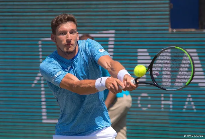 tennisser carreno busta wint toernooi in hamburg
