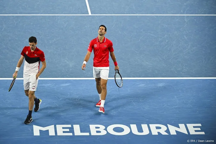 tennisser djokovic met servie uitgeschakeld op atp cup