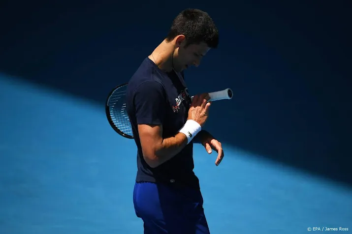 tennisser djokovic moet australie na intrekken visum verlaten