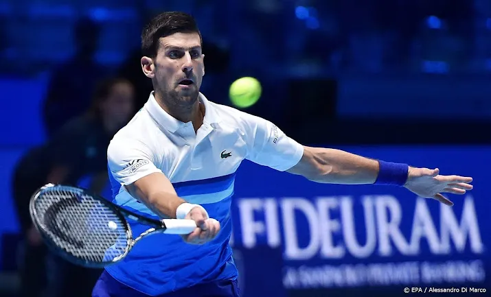 tennisser djokovic wint overtuigend van roeblev in atp finals