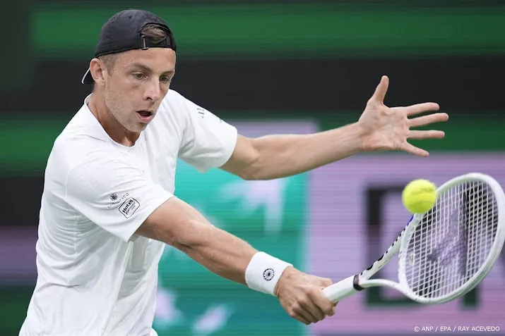 tennisser griekspoor verliest eerste wedstrijd in boekarest