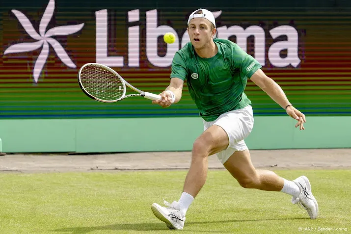 tennisser griekspoor verslaat lopez op mallorca