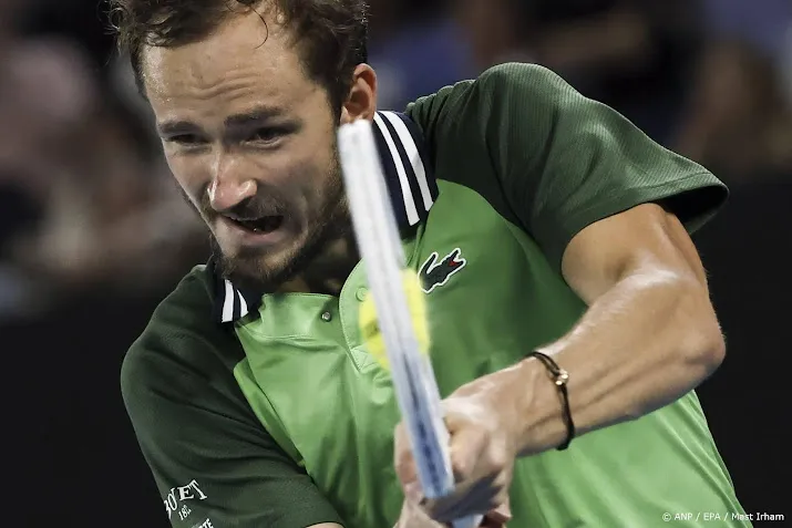 tennisser medvedev halvefinalist in dubai