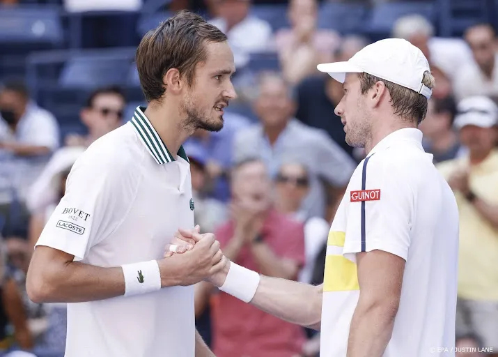 tennisser medvedev onder indruk van comeback van de zandschulp