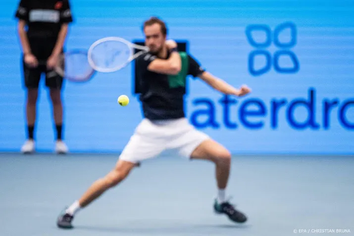 tennisser medvedev wint atp toernooi van wenen
