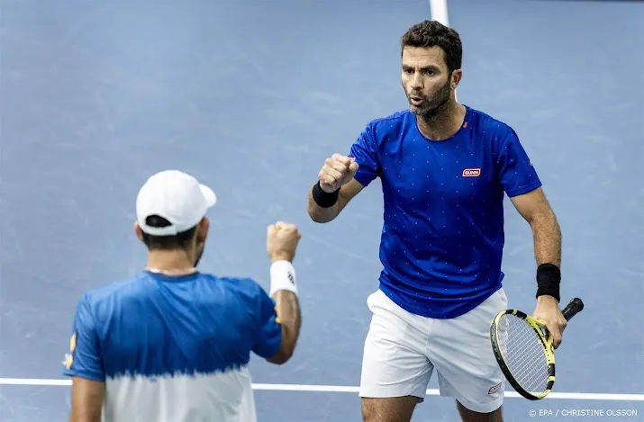 tennisser rojer uitgeschakeld in dubbelspel us open