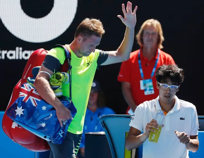tennisser sandgren gaat door het stof