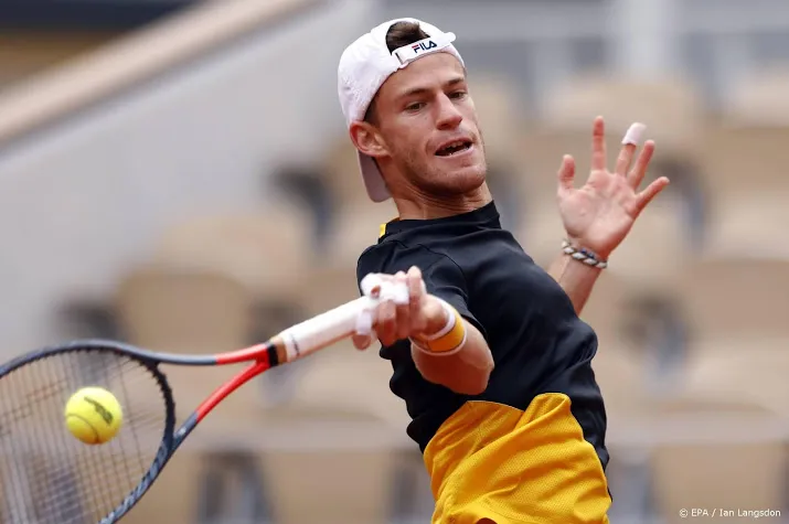 tennisser schwartzman knokt zich op roland garros langs thiem