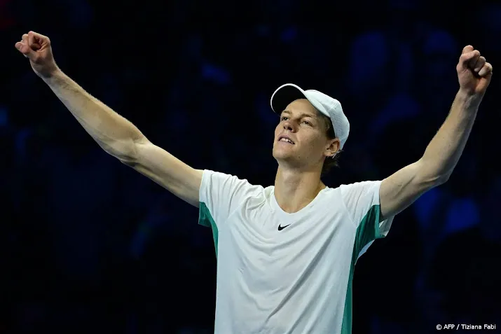 tennisser sinner naar halve eindstrijd van atp finals