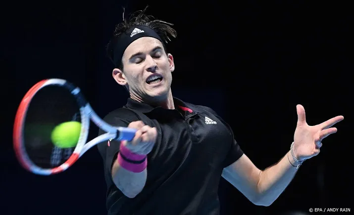 tennisser thiem verslaat tsitsipas in eerste partij atp finals