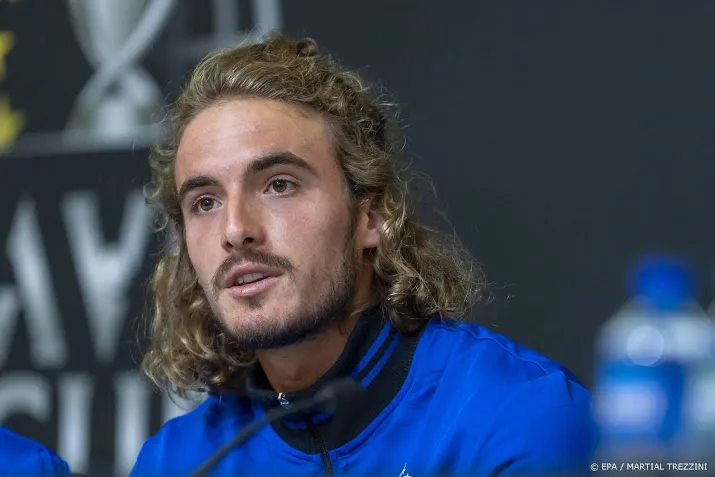 tennisser tsitsipas geeft op in zhuhai