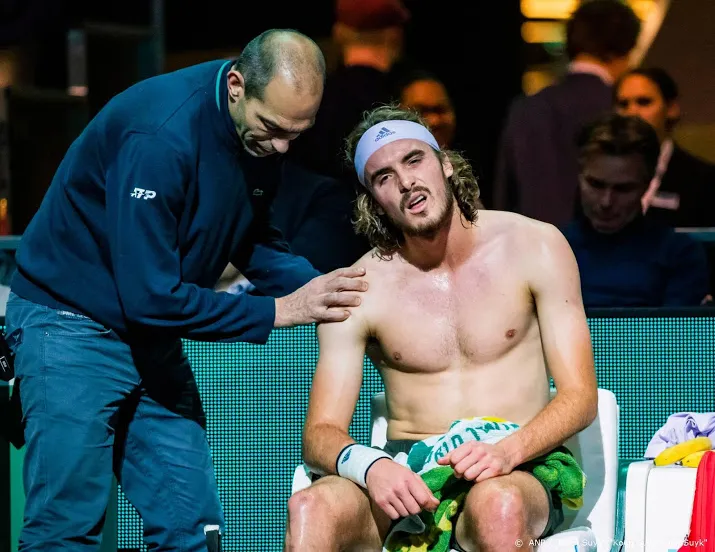 tennisser tsitsipas met moeite naar eerste zege in ahoy