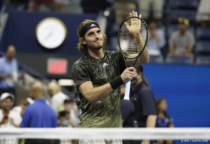 tennisser tsitsipas uitgefloten om lange verkleedpartij us open
