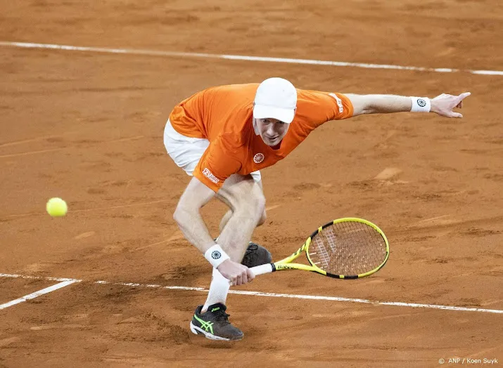 tennisser van de zandschulp naar laatste acht in marrakesh
