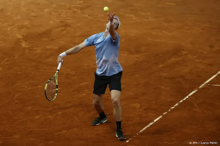 tennisser van de zandschulp overtuigend naar tweede ronde in rome