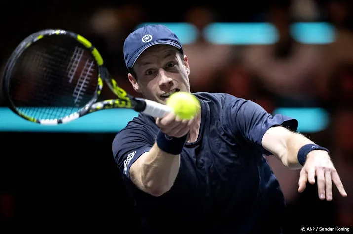 tennisser van de zandschulp zakt vijf plekken op wereldranglijst