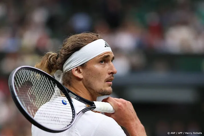 tennisser zverev verbijt pijn op toernooi hamburg richting spelen