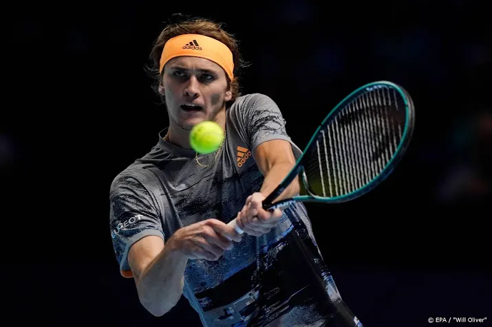 tennisser zverev wint en schakelt nadal uit
