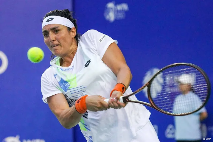 tennisster jabeur maakt favorietenrol waar in ningbo