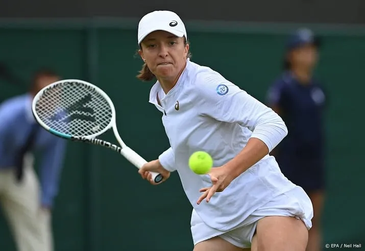 tennisster jabeur schakelt swiatek uit in vierde ronde wimbledon
