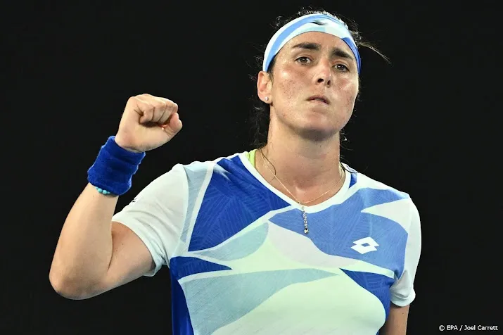 tennisster jabeur strandt in tweede ronde australian open
