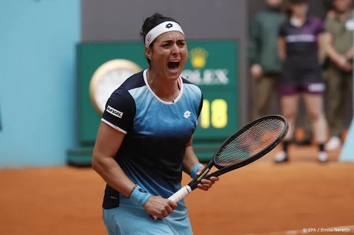 tennisster jabeur voor eerste keer naar halve finales in madrid