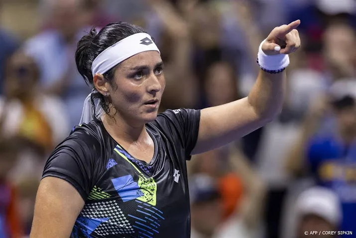 tennisster jabeur zwoegend naar vierde ronde us open