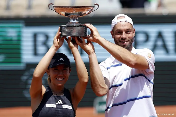 tennisster kato kan toch juichen op roland garros