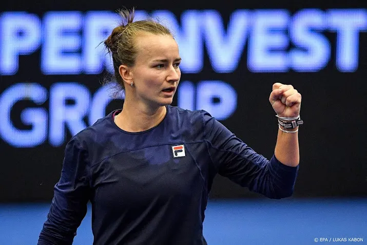 tennisster krejcikova klopt swiatek in finale ostrava