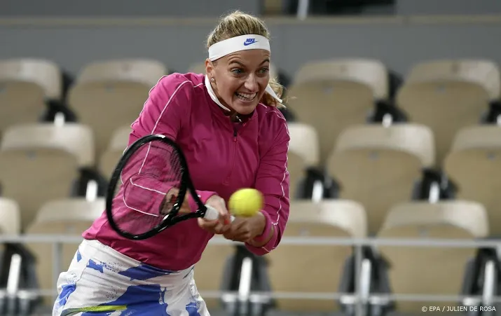 tennisster kvitova onder gesloten dak naar tweede ronde