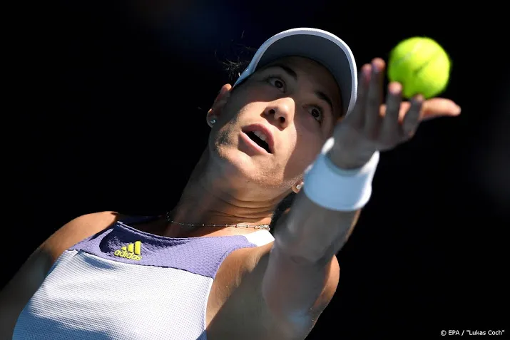 tennisster muguruza ongeplaatst naar laatste vier