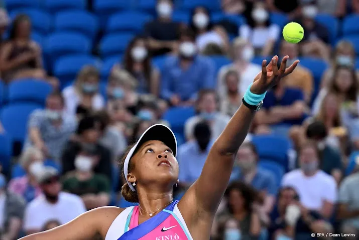 tennisster osaka trekt zich terug in tokio wegens buikklachten
