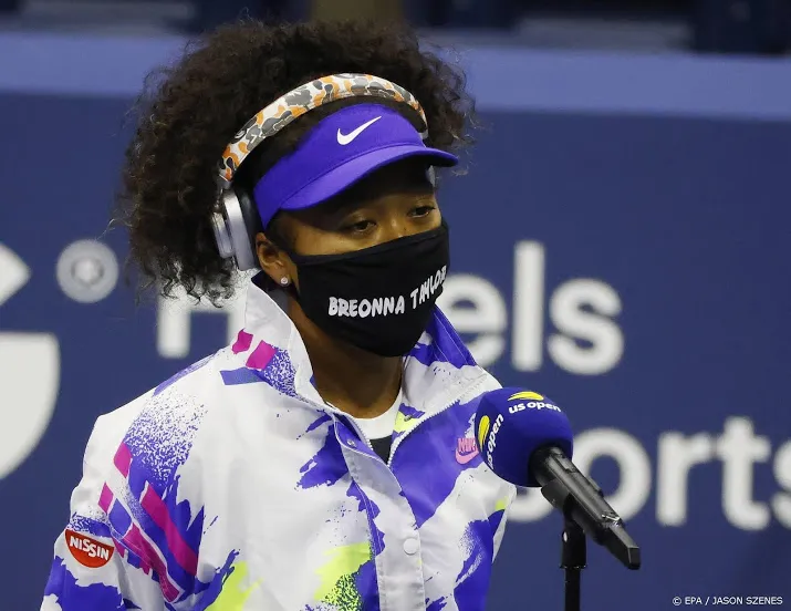 tennisster osaka zet protest voort met mondkapjes