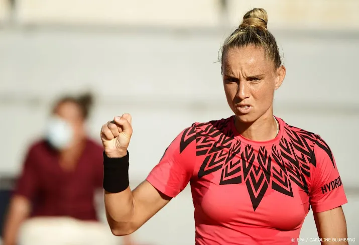 tennisster rus eenvoudig naar tweede ronde in rabat