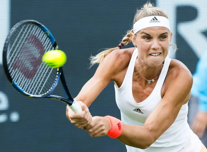tennisster rus naar finale in frankrijk