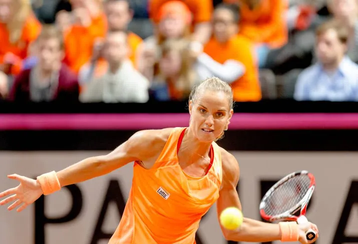 tennisster rus onderuit in istanbul