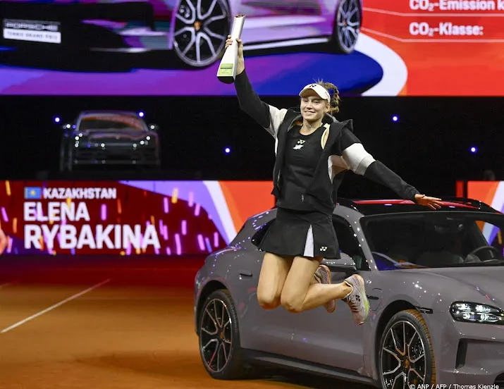 tennisster rybakina pakt in stuttgart derde titel van het jaar