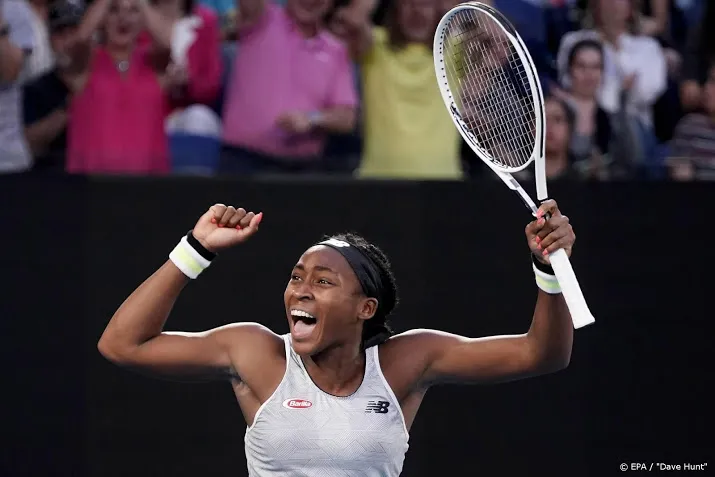 tennisster schuurs onderuit tegen amerikaanse tieners