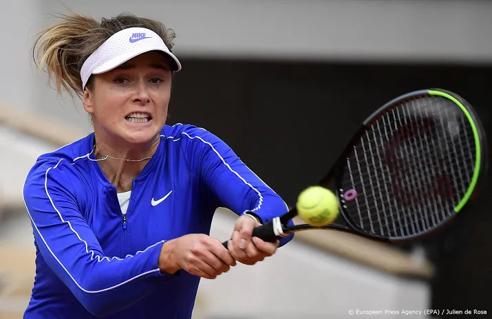 tennisster svitolina overleeft twee wedstrijdpunten in abu dhabi