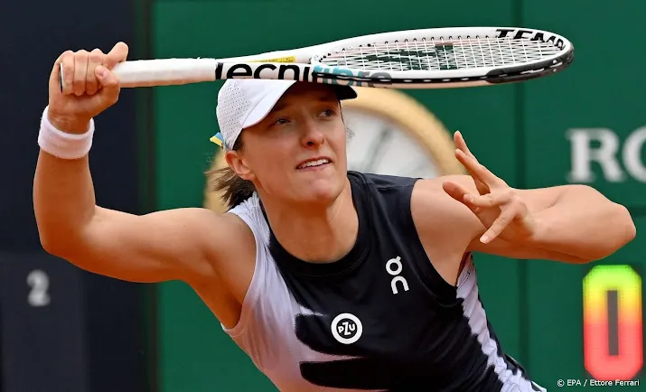 tennisster swiatek met veel fouten naar kwartfinale in rome