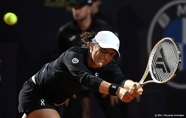 tennisster swiatek verlaat toernooi rome met beenblessure
