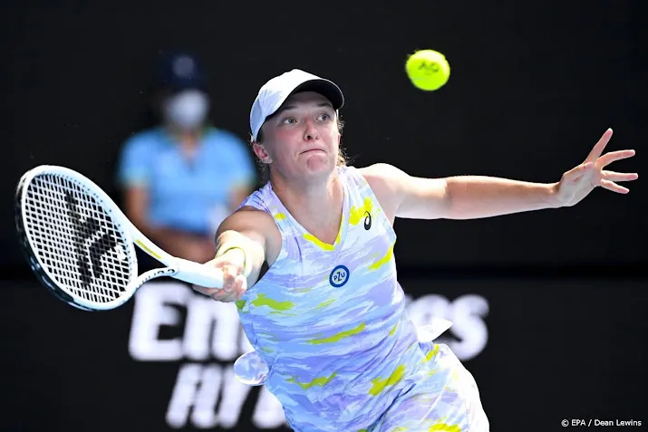 tennisster swiatek voor eerst bij laatste vier op australian open