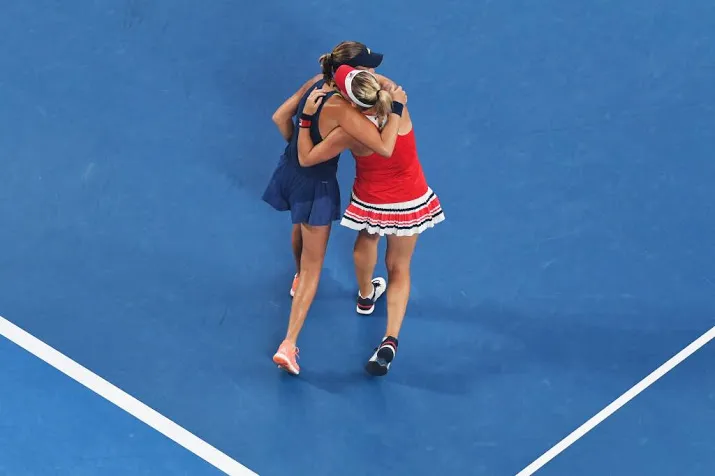 tennissters babos en mladenovic winnen dubbel
